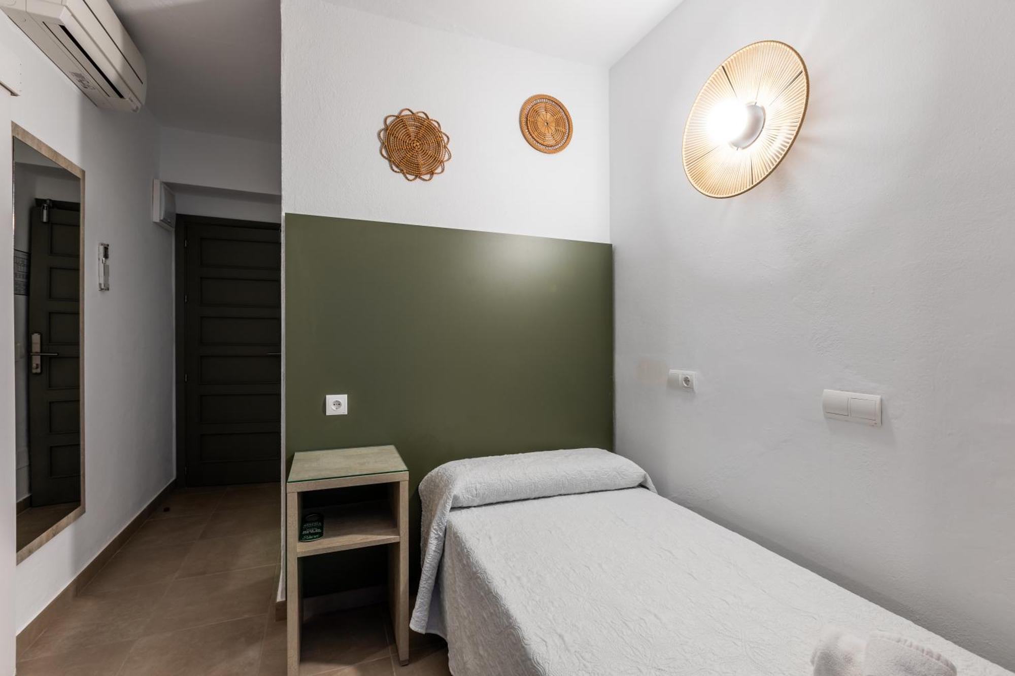 Hostal Alicante San Antonio  Exterior photo